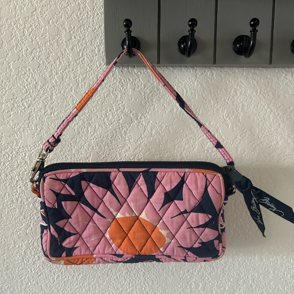 Vera Bradley wristlet retired design. Loves me pattern